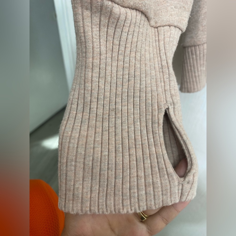 ALO Yoga Sweater - Picture 4 of 4